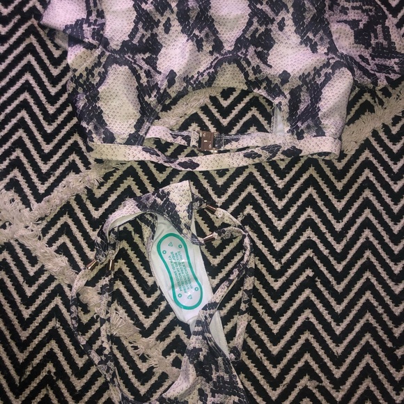 Snake print swimsuit - Picture 4 of 4